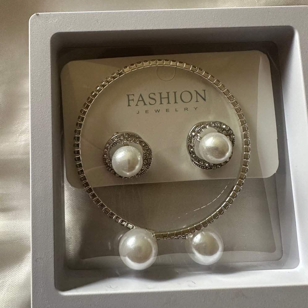 Fashion Jewelry Elegant Silver and White Pearl Earrings Set bracelet and earring